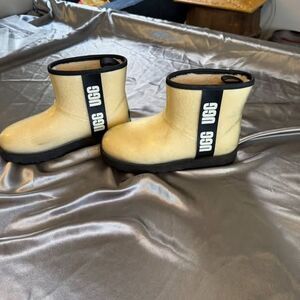 Ugg Womens Classic CLEAR Mini Waterproof Cold Weather Winter Boots 8